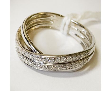 18CT WHITE GOLD RING WITH DIAMONDS - SIZE K