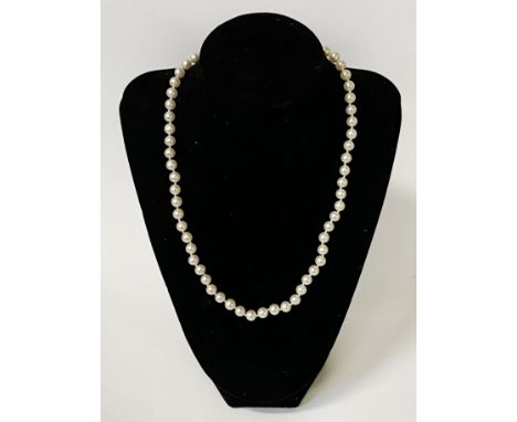 14 CARAT CLASPED PEARL NECKLACE 18'' LENGTH