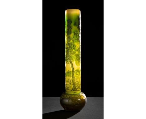 ÉMILE GALLÉ (Nancy, France, 1846 - 1904).Art Nouveau soliflore vase, ca. 1898.Acid-etched cameo glass.Signed on one side.Proc