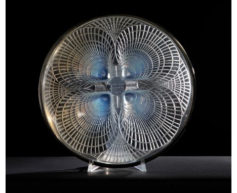 RENÉ LALIQUE (Ay, France, 1860 - Paris, 1945).Coupe "Coquilles 1". France, ca. 1925.Moulded opalescent glass centre, acid-etc