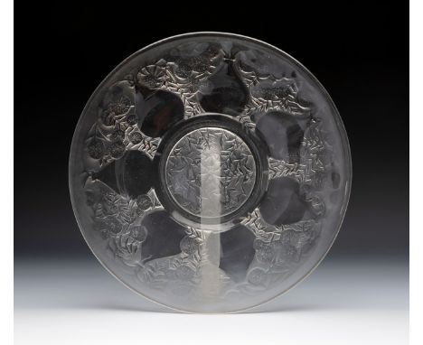 RENÉ LALIQUE (Ay, France, 1860- Paris, 1945)."Vase nº2. France, 1921-1923.Circular Art Deco tabletop centrepiece in acid-etch