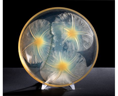 RENÉ LALIQUE (Ay, France, 1860 - Paris, 1945).Centrepiece "Volubilis". France, ca. 1930.Translucent and opalescent amber glas