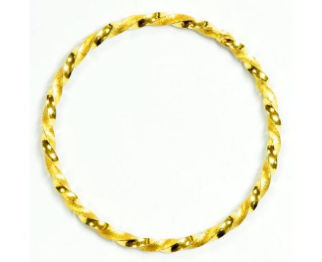 A GOLD SPIRAL BANGLE, FOREIGN CONTROL MARK, 11.3G