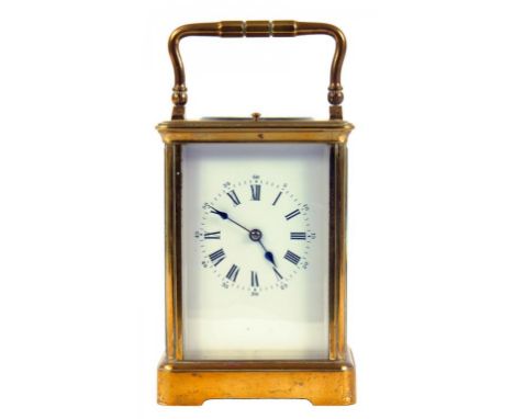 A FRENCH BRASS CARRIAGE CLOCK, WITH COILED WIRE GONG AND RETAINING THE ORIGINAL SILVERED PLATFORM ESCAPEMENT, REPEAT BUTTON I