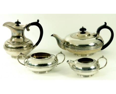 A GEORGE V SILVER THREE PIECE TEA SERVICE AND A LIDDED JUG EN SUITE, SHEFFIELD 1914 - 16 AND BIRMINGHAM 1930, 46OZS 10DWTS GR