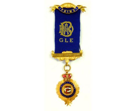 A 9CT GOLD AND ENAMEL RAOB JEWEL, CASED