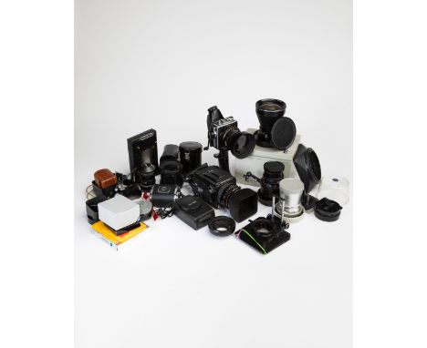 Hasselblad Cameras and Equipment, Mixed LotHasselbladHASSELBLAD. Mittelformatkamera Hasselblad Super Wide C mit Objektiv Carl