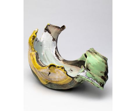 Karl Fulle, WaveKarl Fulle2004Woge. Keramik. Mehrtonig glasiert in verlaufendem Hellgrün, Gelb und Weiß. 16,5 x 33 x 20 cm. A
