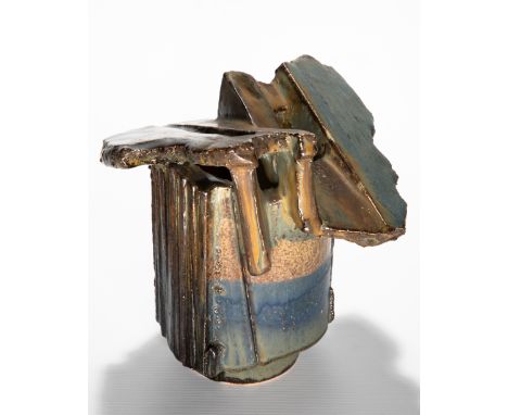 Dieter Crumbiegel, sculptural vesselDieter Crumbiegel1975Gefäßplastik. 1975. Keramik. Partiell verlaufende Glasuren in mehrto