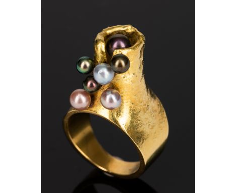 Herta &amp; Friedrich Gebhart, Ring 18K Gold South Sea PearlsHerta &amp; Friedrich GebhartRing. 18K Gold, verschiedenfarbige 