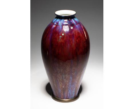 Large Sèvres Sang-de-boeuf VasePorzellanmanufaktur Sèvres, Sèvres1926Große Sang-de-boeuf Vase. 1926. Porzellan, ochsenblutrot