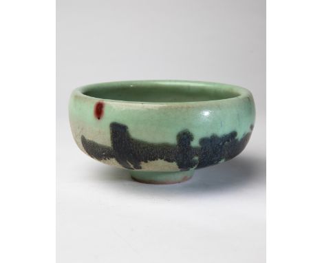 Walter Popp, BowlWalter Popp1964Schale. 1964. Steinzeug. Hellgrüne Glasur mit schwarzem, partiell verlaufenden Pinseldekor. E