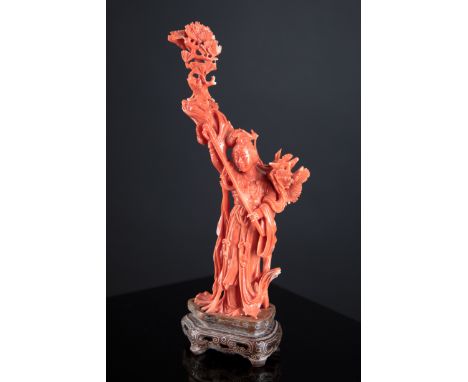 Chinese Coral carved sculptureabout 1900-1950Korallenschnitzerei. Skulptur. Ca. 1900-1950. Koralle, partiell mit vereinzelten