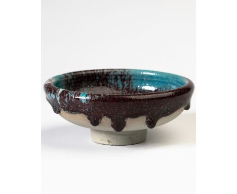 Jan Bontjes van Beek, BowlJan Bontjes van Beek, Hamburg1960-66Schale. 1960-66. Steinzeug. Ochsenblutrote und türkisfarbene, m