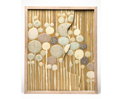 Beate Kuhn, Wall ReliefBeate KuhnWandrelief. Steinzeug. Glasurdekor in hellen Farbtönen mit runden Flächen und Streifen. Reli