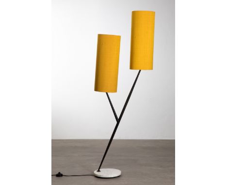 Maison Lunel two-armed 1960s Floor LampMaison LunelDesign 1960sZweiarmige Stehleuchte. Entwurf 1960er Jahre. Weißer Marmor, l