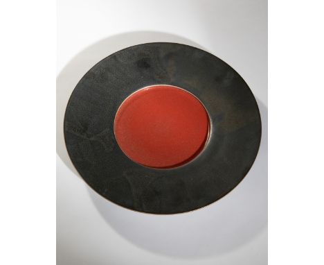 Thomas Bohle, Large BowlThomas BohleGroße Schale. Steinzeug. Ochsenblutroter glänzender Spiegel mit partiellem Krakelee, Fahn