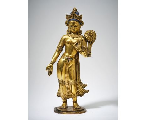 STATUETTE DE PADMAPANI EN ALLIAGE DE CUIVRE DORÉDynastie QingA GILT COPPER ALLOY FIGURE OF PADMAPANIQing DynastyStanding in a