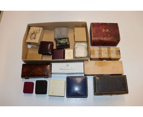 A box containing various jewellery and trinket boxes 
