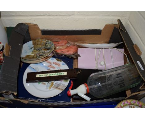 BOX CONTAINING CERAMIC ITEMS AND A GLASS SODA DECANTER