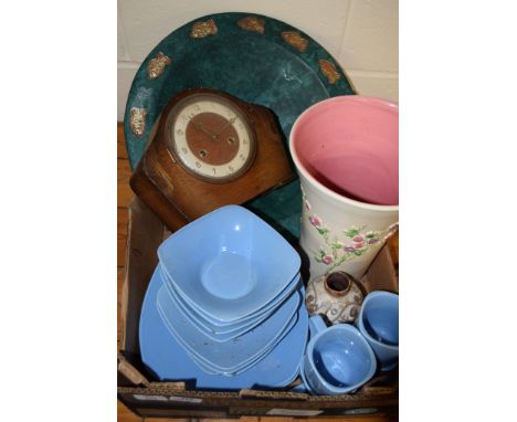 BOX CONTAINING CERAMIC ITEMS INCLUDING LARGE VASE WITH FLORAL DECORATION
