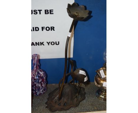 METAL LAMP HOLDER MODELLED AS A CRANE