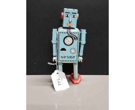 VINTAGE TIN WIND UP ROBOT TOY LILLIPUT NP 5357