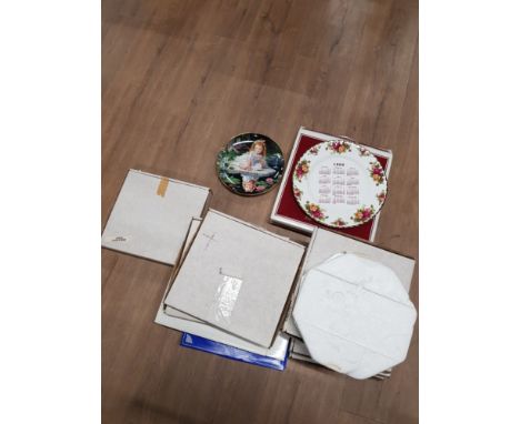A SUBSTANTIAL AMOUNT OF COLLECTORS PLATES INCLUDES RINGTONS AND 1 ROYAL ALBERT PLATE ALL BOXED