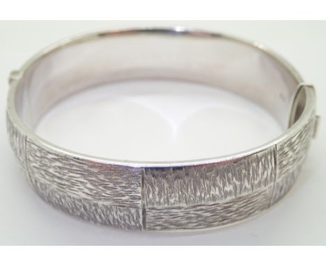 Ladies silver vintage type engraved bangle 32g CONDITION REPORT: No visible damages or repairs to this item