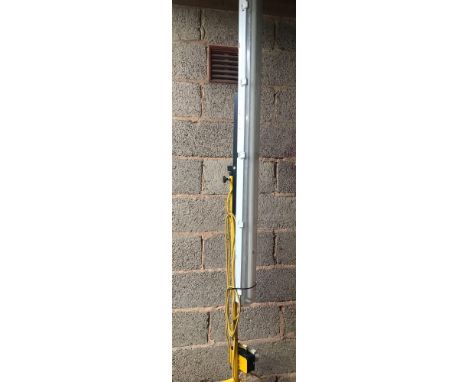 110 VOLT INDUSTRIAL STRIP LIGHT