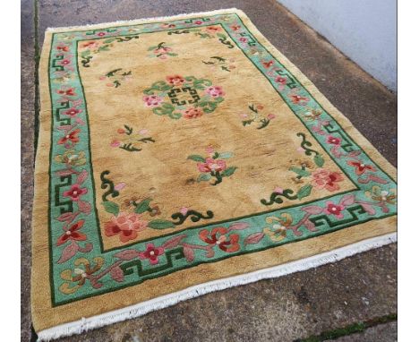 9ft X 6ft GREEN &amp; CREAM PATTERNED CARPET