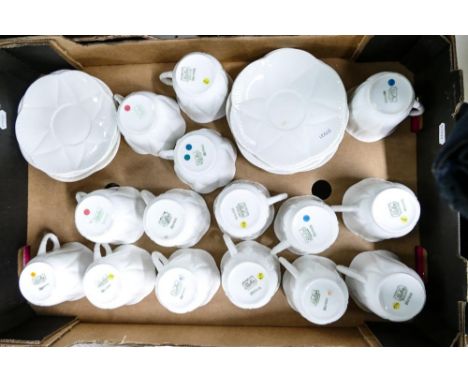 Shelley Dainty white tea ware to include 15 breakfast cup and 10 saucers (25 pieces) 