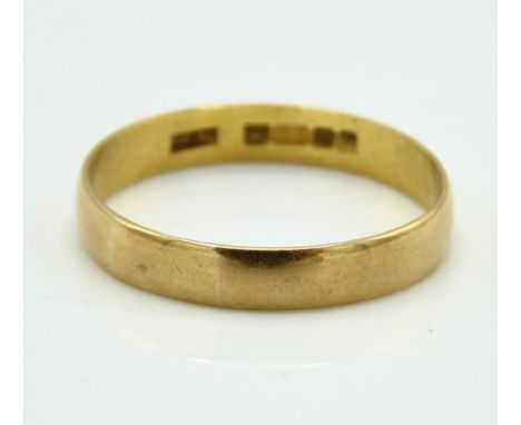 A 22ct gold band, 2.6g, size R