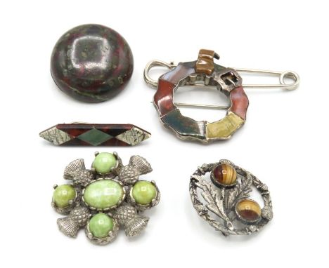 An agate brooch set in white metal, a Cornish serpentine brooch, an inlaid agate brooch, a kilt pin & two other brooches of C