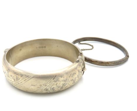 A 1959 Chester bangle twinned with a Birmingham silver bangle, 38.6g