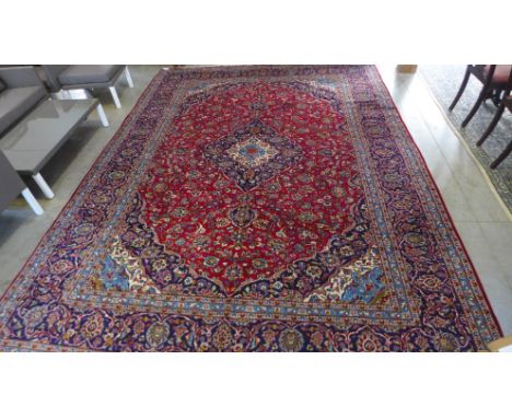 A Royal Kashan carpet - 410cm x 300cm 
Condition report: In good condition throughout 