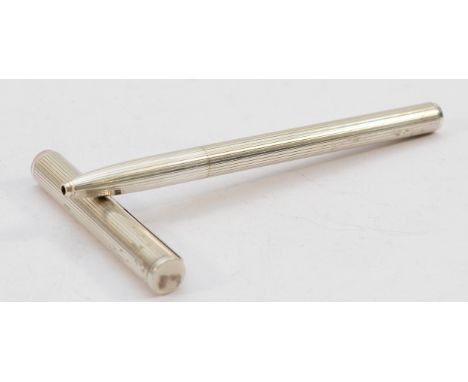 Dunhill, a sterling silver lidded pen, lacking ball point.