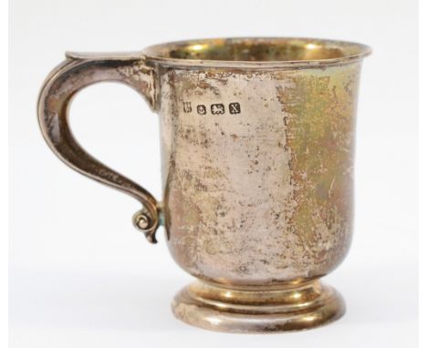 A silver christening mug, Birmingham 1922, with name and date engraved to the front, 8cm, 78gm