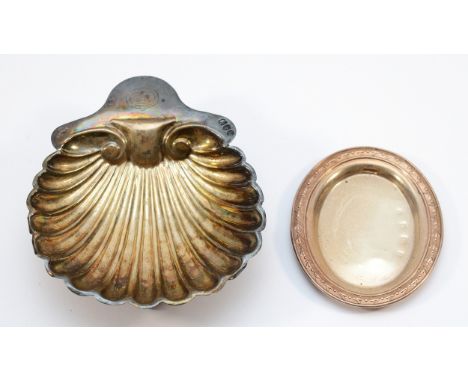 A silver shell shaped trinket dish raised on three ball feet, London 1892, together with a silver pin dish, Sheffield 1992, 7