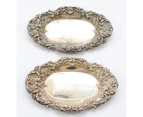 A pair of silver embossed trinket dishes, Sheffield 1899, 17x11cm, 118gm. (2)