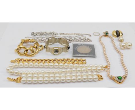 A 925 silver necklace, three 925 silver bracelets and a 925 silver wedding band, P, 81g, together with a small quantity of co