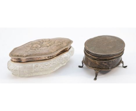 A silver lidded trinket box, raised on four feet, Chester 1910, loaded, together with a cut glass dish having a silver lid em