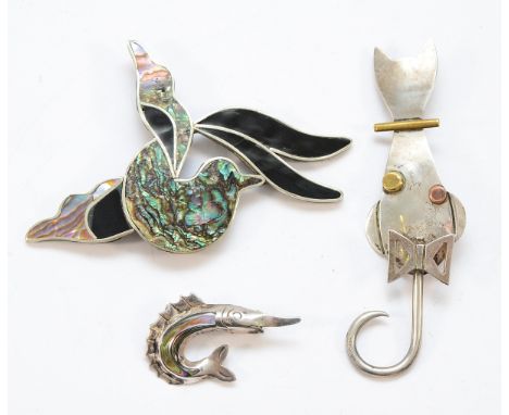 Mexico, a 925 silver cat brooch with moving tail, 80mm, Mexico, a 925 silver fish brooch, 35mm, with a 925 silver bird brooch