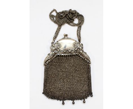 A 925 silver mesh purse, Birmingham import 1905, with chain handle, 12x9cm, 140gm.