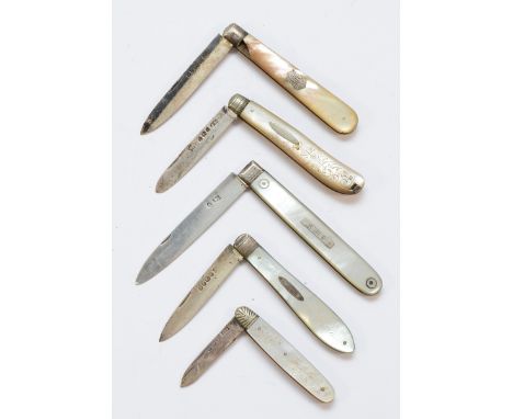Five silver and mother of pearl fruit knives, Sheffield 1867, 1871, 1897, 1912, one Sheffield no date letter. (5)