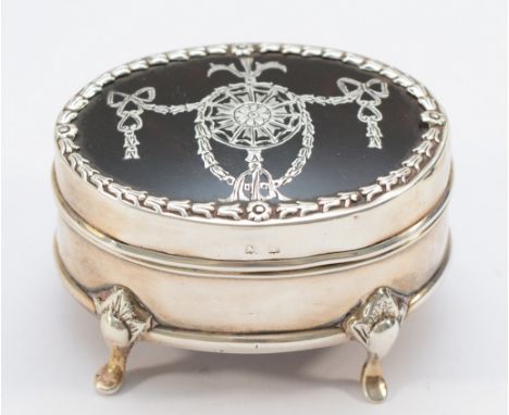 A silver trinket box with tortoise shell lid, Birmingham 1908, raised on four feet, lid not attached to hinge, loaded, 6x5x4c