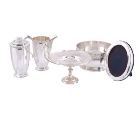  A silver bowl by Mappin  &  Webb Ltd,   Sheffield 1963, with a reeded border, a foliate and flower band and on a circular fo