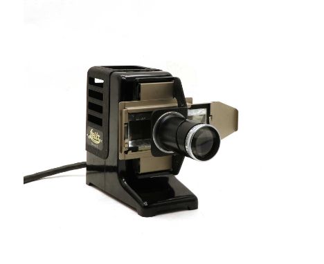 A Leitz Gnom II Projektor no.60548, with slide holder and Leitz Hektor f=8.5 1:2,5 lens, in original boxCondition report: The