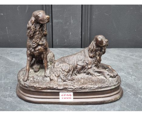 A bronze figure group of two gun dogs, 27cm wide.