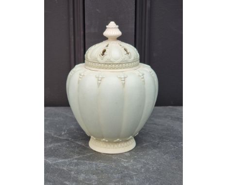 A Victorian Royal Worcester pot pourri vase and cover, shape 1312, 17.5cm high.